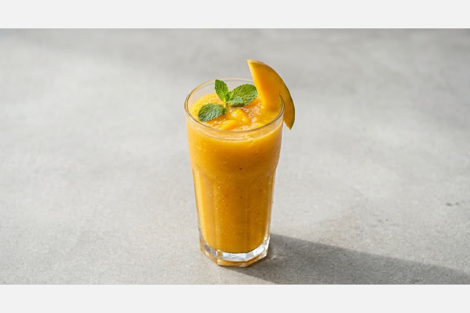 Photorealistic 鲜芒果汁 menu-main p05 food image by VDAMO