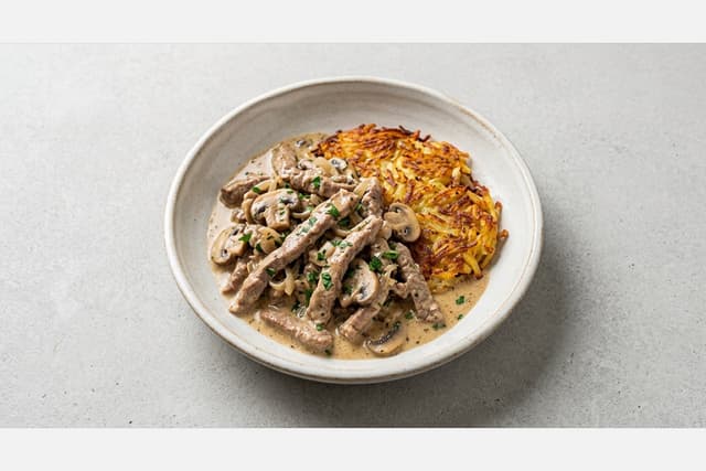Photorealistic Zurcher geschnetzeltes menu-main p04 food image by VDAMO