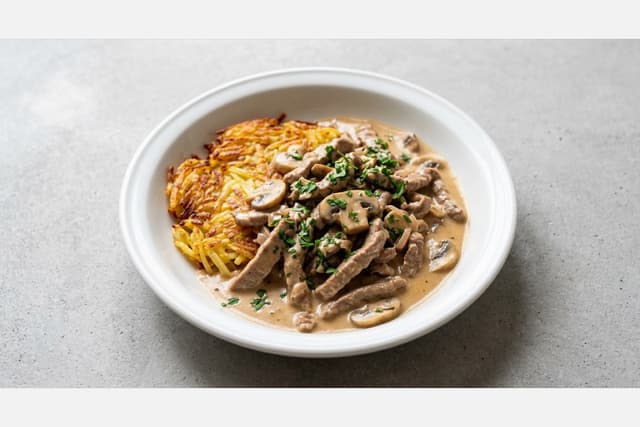Photorealistic Zurcher geschnetzeltes menu-main p07 food image by VDAMO