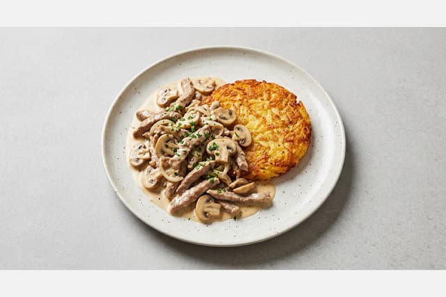 Photorealistic Zurcher geschnetzeltes menu-main p10 food image by VDAMO