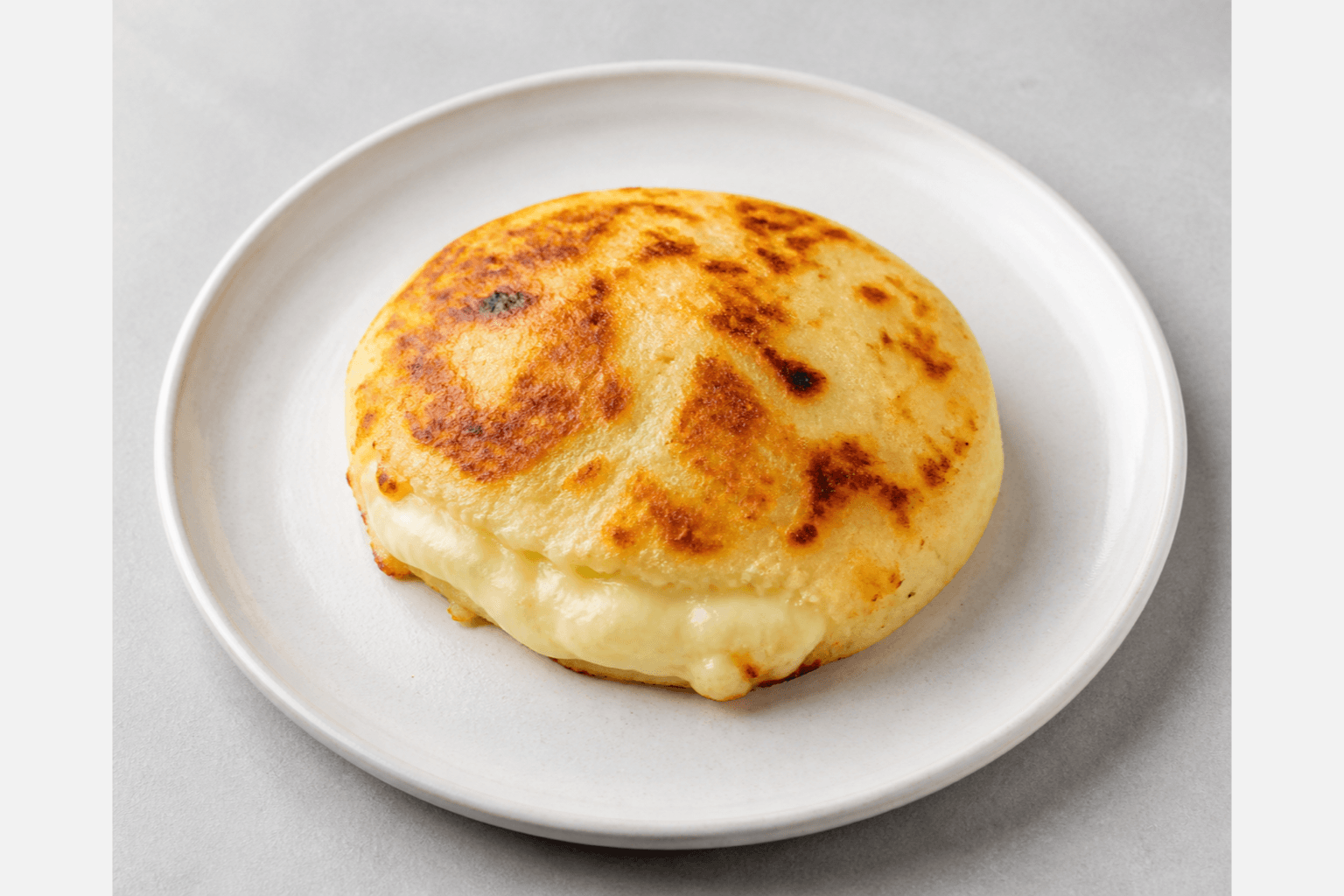 Photorealistic Arepa con queso menu-main p02 food image by VDAMO