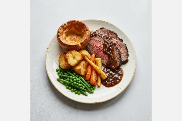 Photorealistic Sunday roast menu-main p02 food image by VDAMO