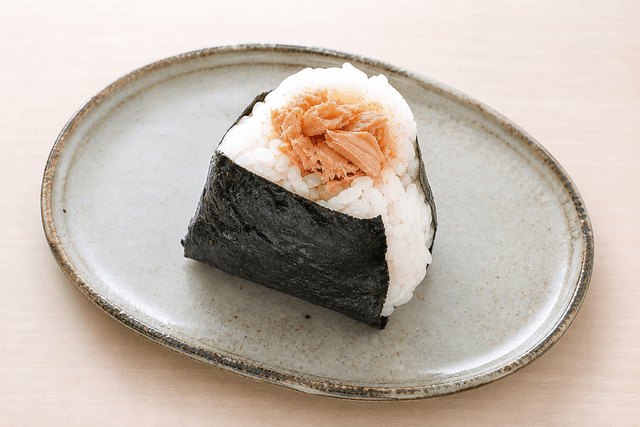 Photorealistic 연어 오니기리 menu-main p03 food image by VDAMO
