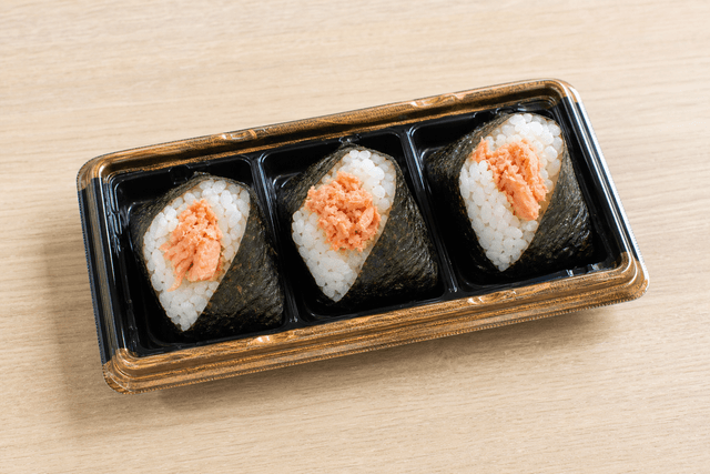 Photorealistic 연어 오니기리 menu-main p08 food image by VDAMO