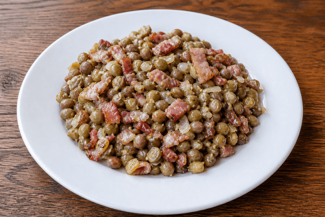 Photorealistic Grey peas with bacon menu-main food image by VDAMO