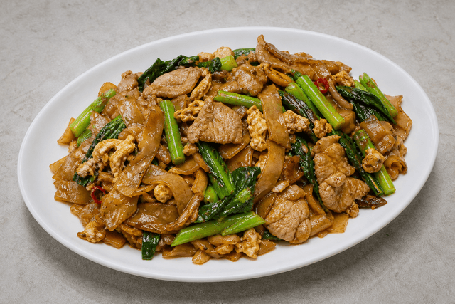 Photorealistic 泰式酱油炒河粉 menu-main p03 food image by VDAMO