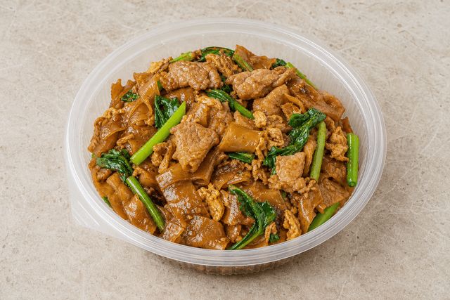 Photorealistic 泰式酱油炒河粉 menu-main p07 food image by VDAMO