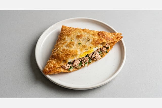 Photorealistic Brik with tuna menu-main p02 food image by VDAMO