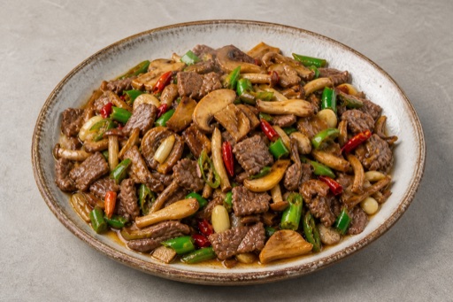 Yunnan wild mushroom beef P10 — China dish