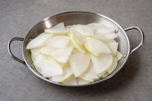 Photorealistic white radish slices P05 food image by VDAMO