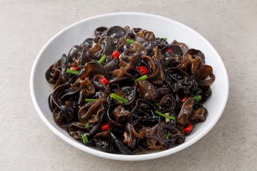 Wood ear mushrooms P04 — China dish