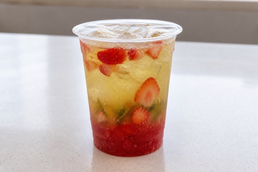 strawberry jasmine green tea sparkling drink P02 — Cina piatto