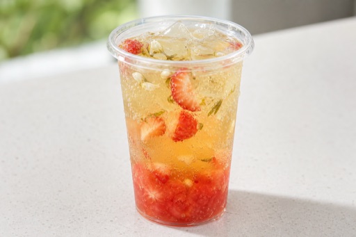 strawberry jasmine green tea sparkling drink P03 — Cina piatto