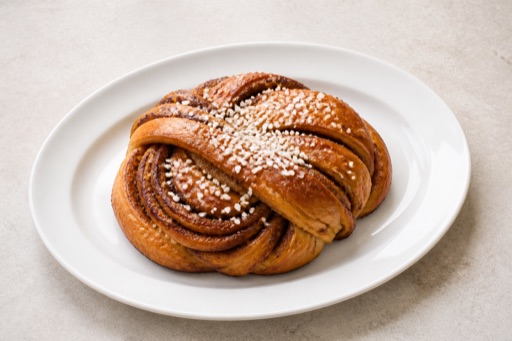 FI Cinnamon roll bakery P03 — Finland dish