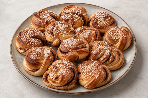 FI Cinnamon roll bakery P10 — Finland dish