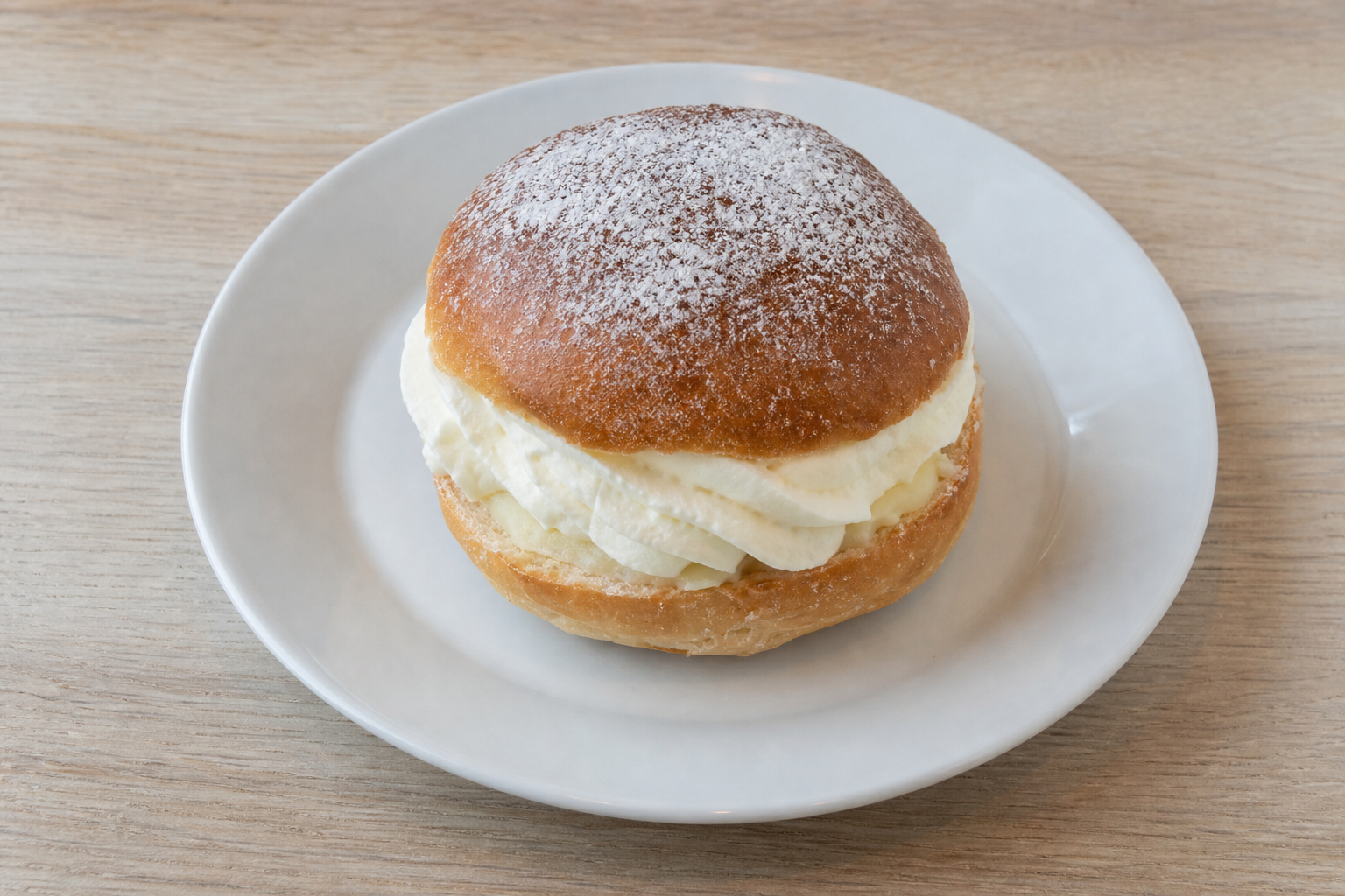 FI Cream filled bun bakery P01 — Finland dish