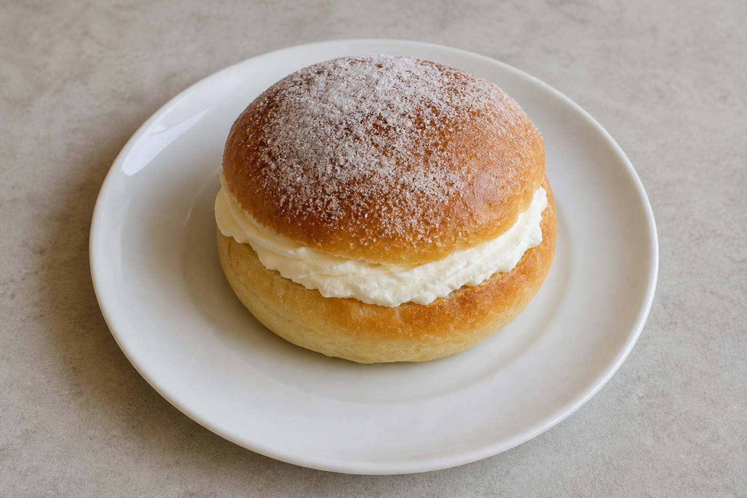 FI Cream filled bun nordic P01 — Finland dish