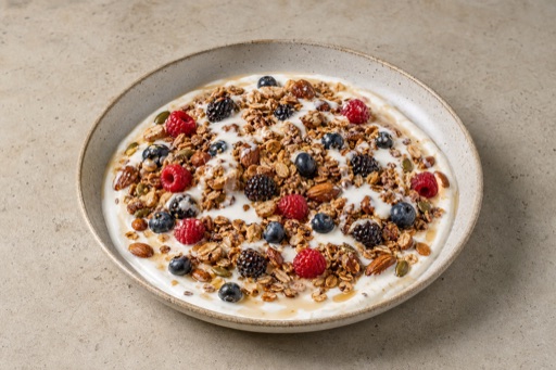 FR Granola yogurt bowl cafe P10 — France dish