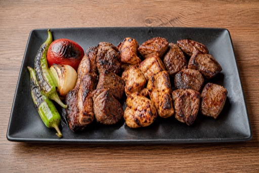 GE Smoky beef kebab plate barbecue P02 — Georgia dish