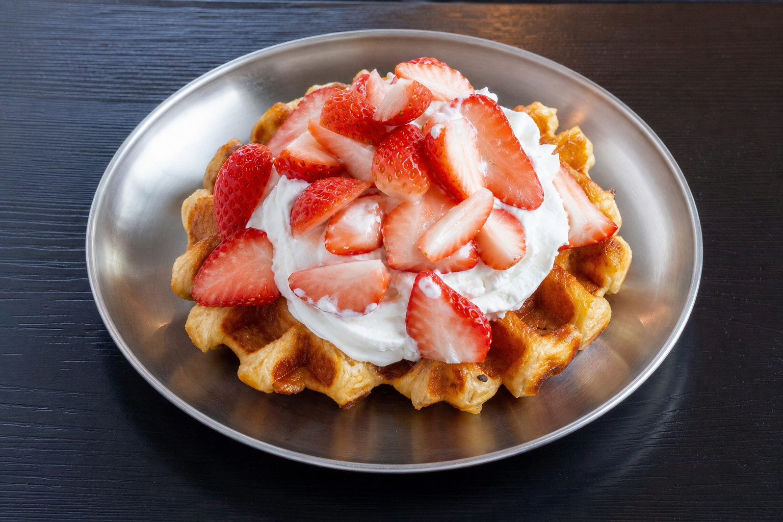 JP Strawberry cream waffle dessert P05 — Japan dish