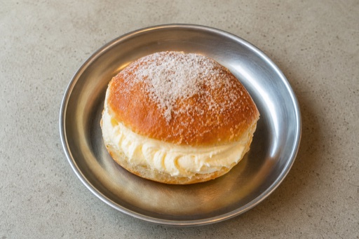 UY Cream filled bun bakery P05 — Uruguay dish
